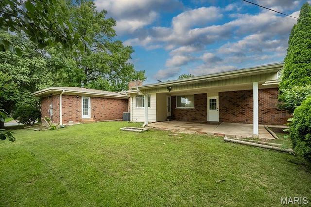 9136 Pardee Spur, St Louis, MO 63126