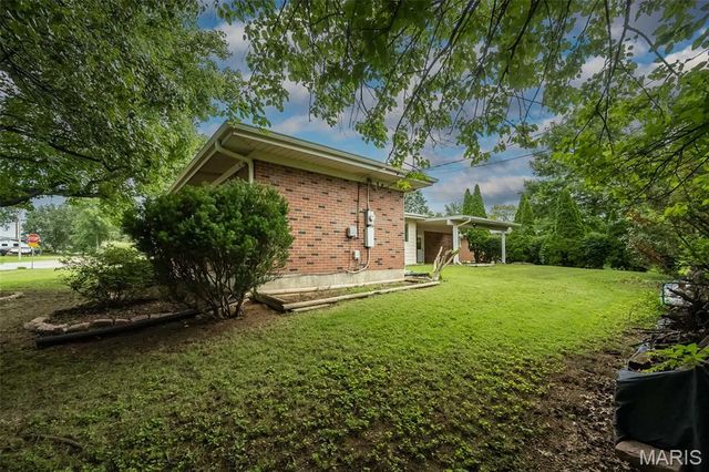 9136 Pardee Spur, St Louis, MO 63126