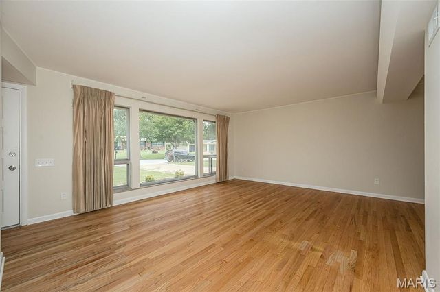 9136 Pardee Spur, St Louis, MO 63126