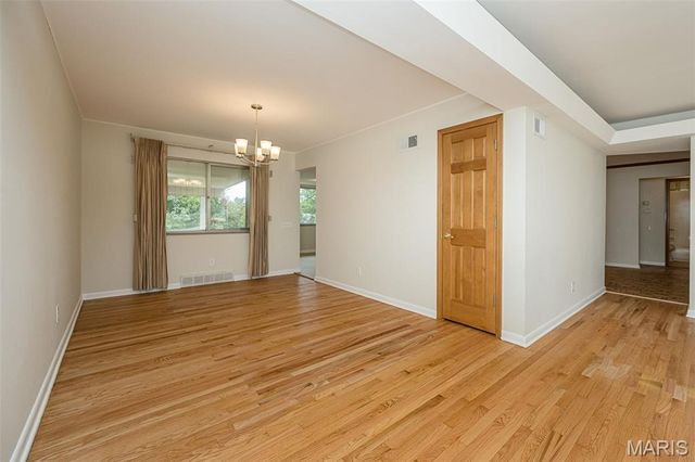 9136 Pardee Spur, St Louis, MO 63126