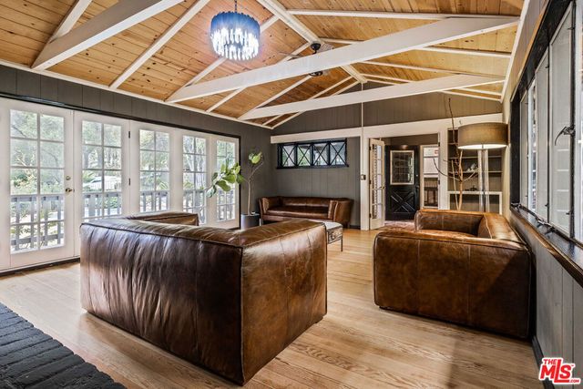 5228 Palm Drive, La Canada Flintridge, CA 91011