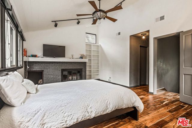 5228 Palm Drive, La Canada Flintridge, CA 91011