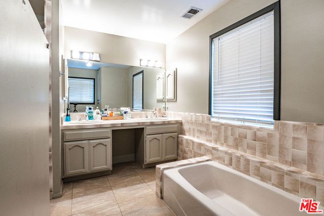 5228 Palm Drive, La Canada Flintridge, CA 91011