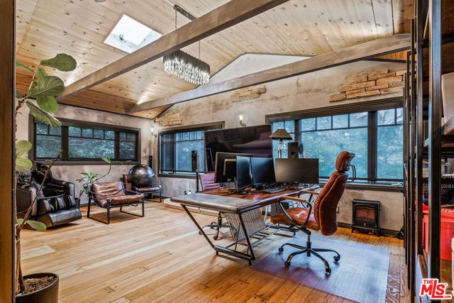 5228 Palm Drive, La Canada Flintridge, CA 91011