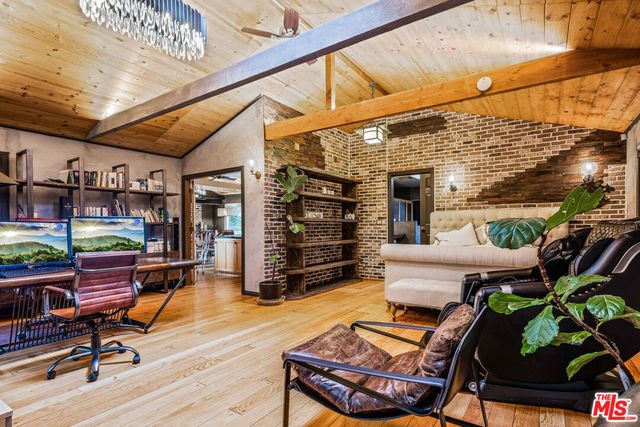 5228 Palm Drive, La Canada Flintridge, CA 91011