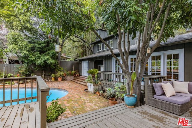 5228 Palm Drive, La Canada Flintridge, CA 91011