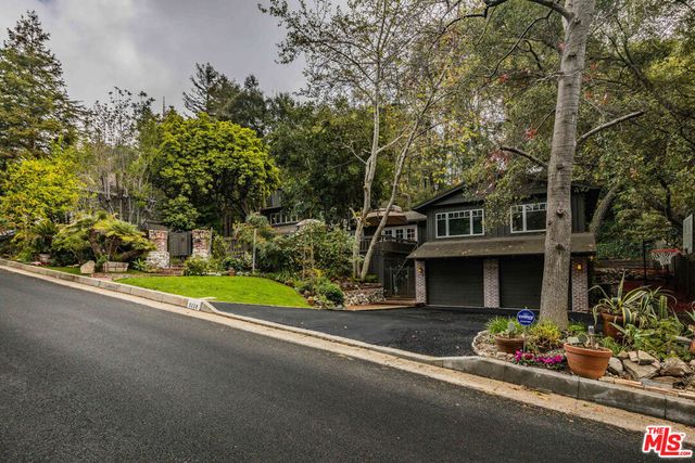 5228 Palm Drive, La Canada Flintridge, CA 91011