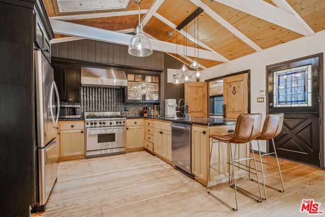 5228 Palm Drive, La Canada Flintridge, CA 91011