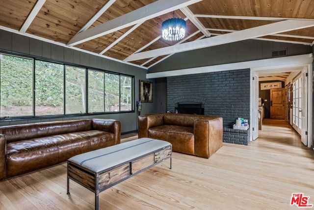 5228 Palm Drive, La Canada Flintridge, CA 91011