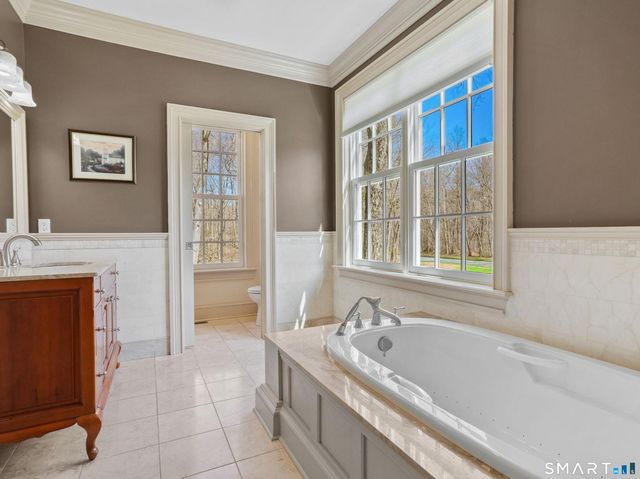 15 Shire Court, Cheshire, CT 06410