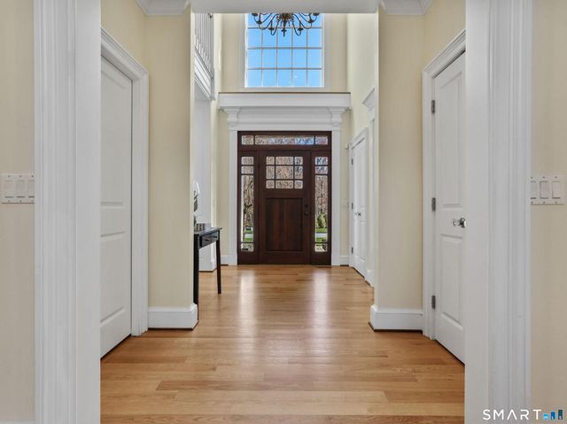 15 Shire Court, Cheshire, CT 06410