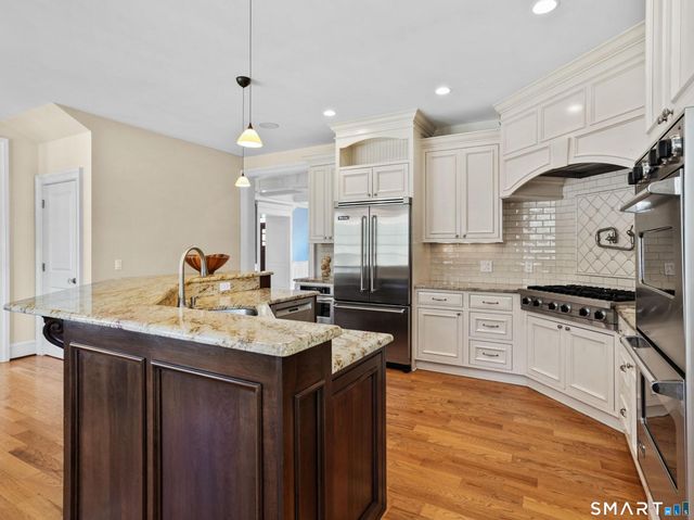 15 Shire Court, Cheshire, CT 06410