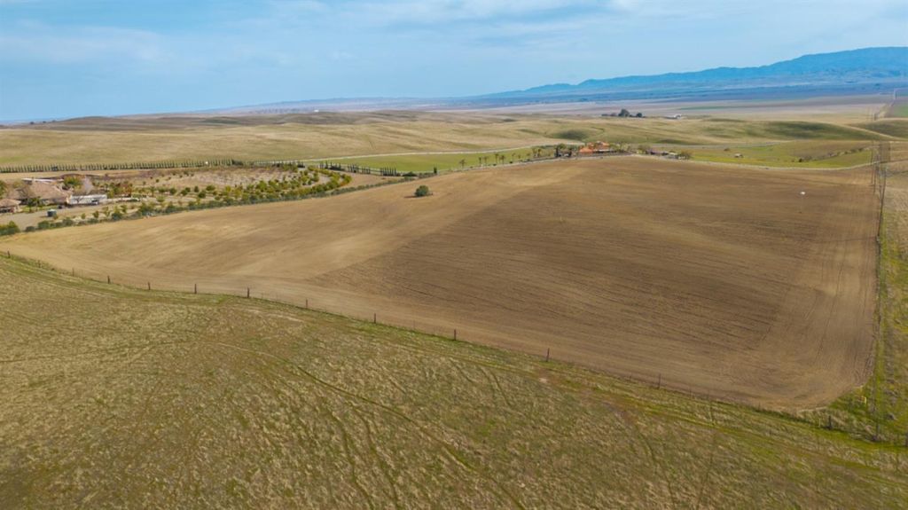 Image 1 of property listing at 61 Lot - Hwy 33, Coalinga, CA 93210