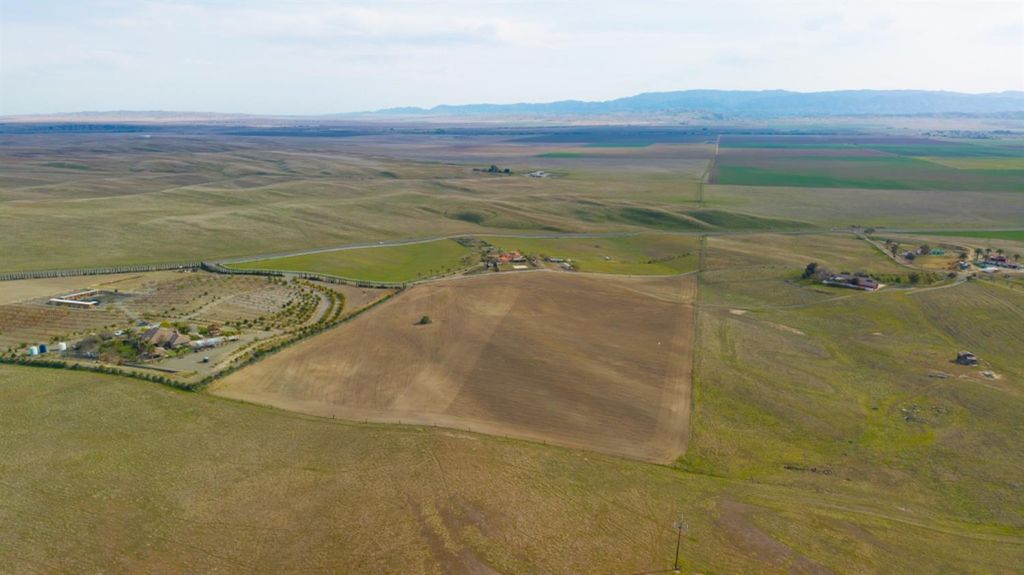 Image 2 of property listing at 61 Lot - Hwy 33, Coalinga, CA 93210