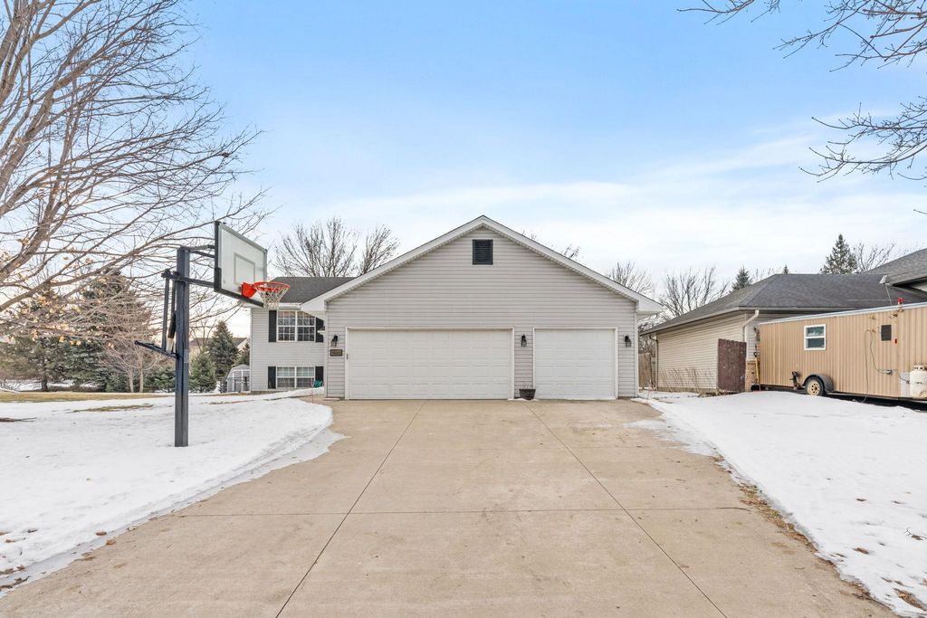 950 Herbert Street, Jordan, MN 55352 — photo 2
