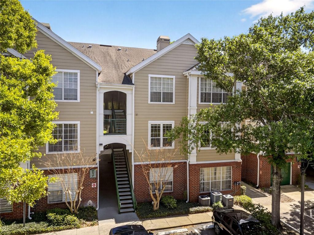 Image 1 of property listing at 13015 PLANTATION PARK CIRCLE 1024, Orlando, FL 32821