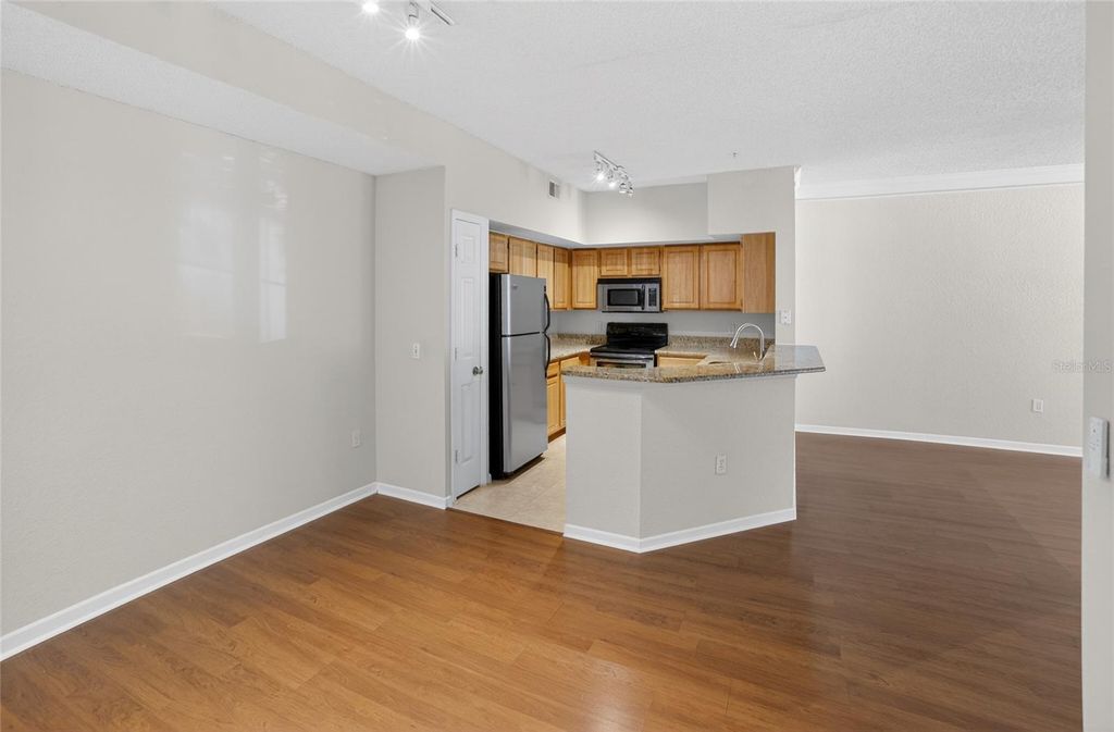 Image 2 of property listing at 13015 PLANTATION PARK CIRCLE 1024, Orlando, FL 32821