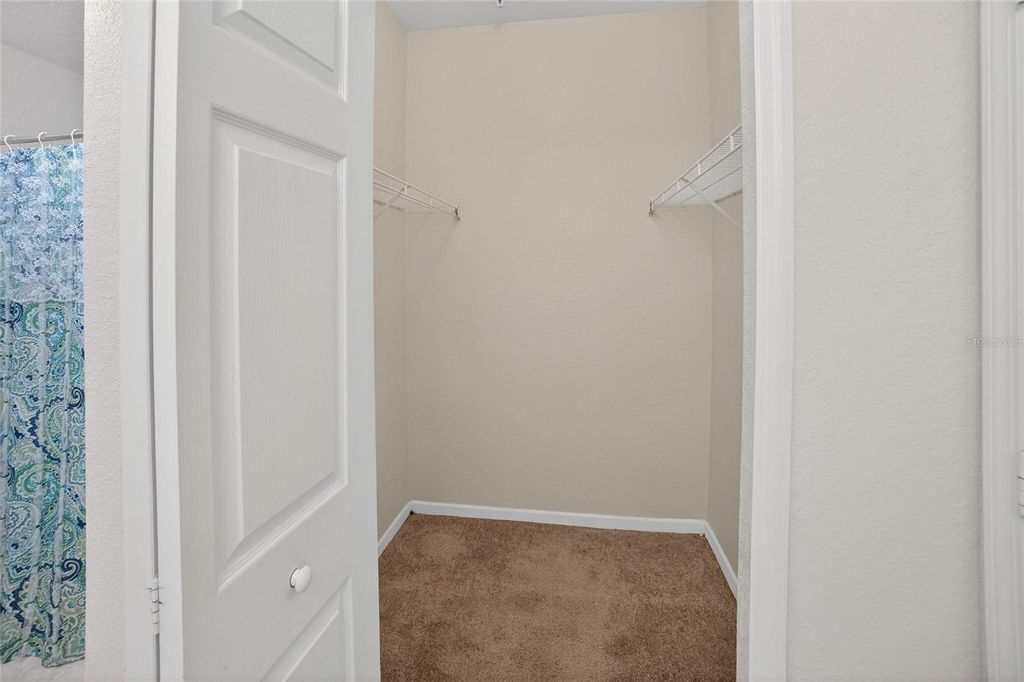 Image 20 of property listing at 13015 PLANTATION PARK CIRCLE 1024, Orlando, FL 32821