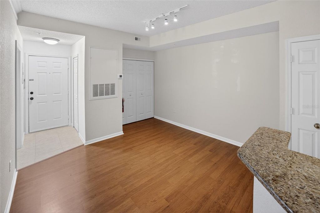 Image 5 of property listing at 13015 PLANTATION PARK CIRCLE 1024, Orlando, FL 32821