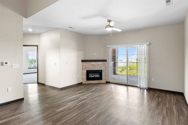 2877 Spring Rose Circle 210, Coralville, IA 52241