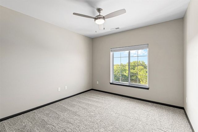 2877 Spring Rose Circle 210, Coralville, IA 52241