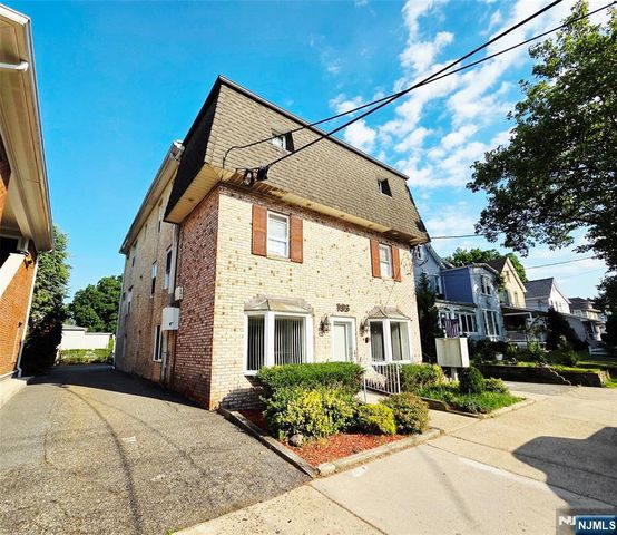 195 3rd Avenue, Westwood, NJ 07675