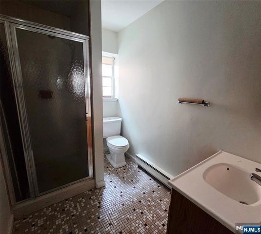 195 3rd Avenue, Westwood, NJ 07675