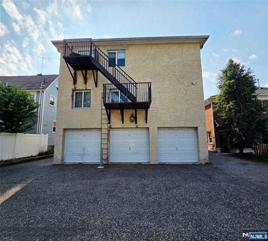 195 3rd Avenue, Westwood, NJ 07675