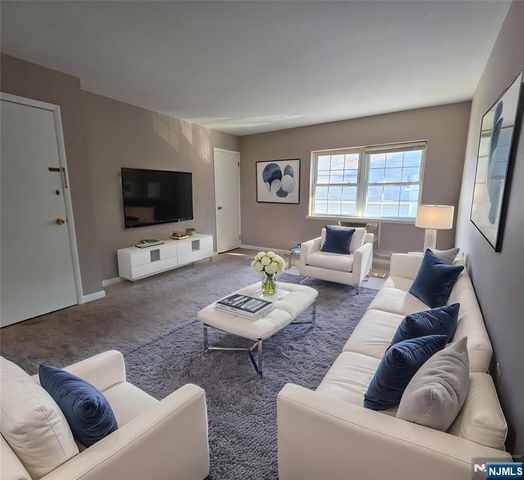 195 3rd Avenue, Westwood, NJ 07675