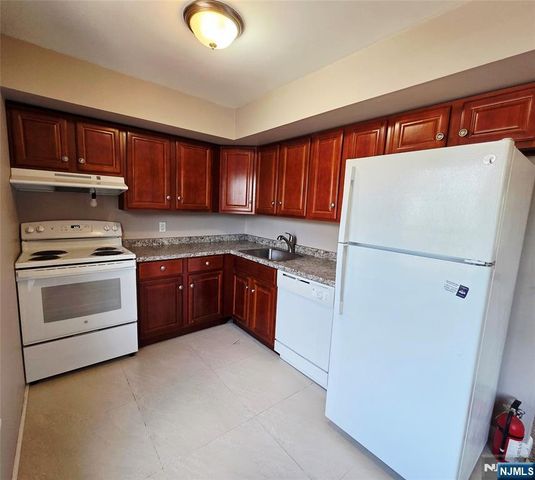 195 3rd Avenue, Westwood, NJ 07675