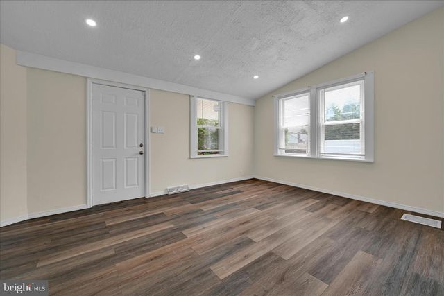 2114-R SPRING, West Lawn, PA 19609