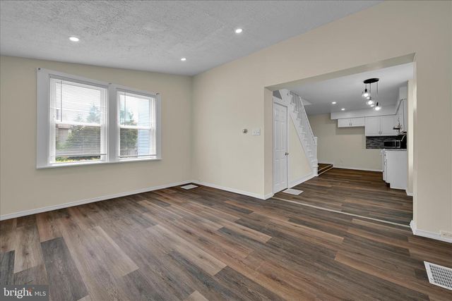 2114-R SPRING, West Lawn, PA 19609