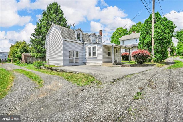 2114-R SPRING, West Lawn, PA 19609