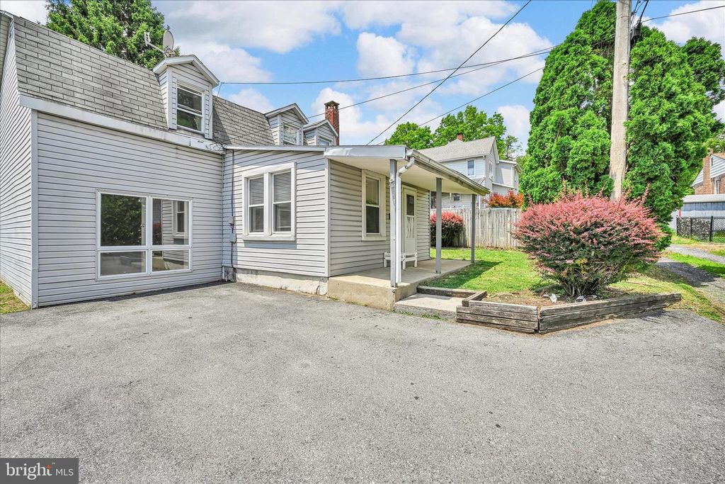 2114-R SPRING, West Lawn, PA 19609