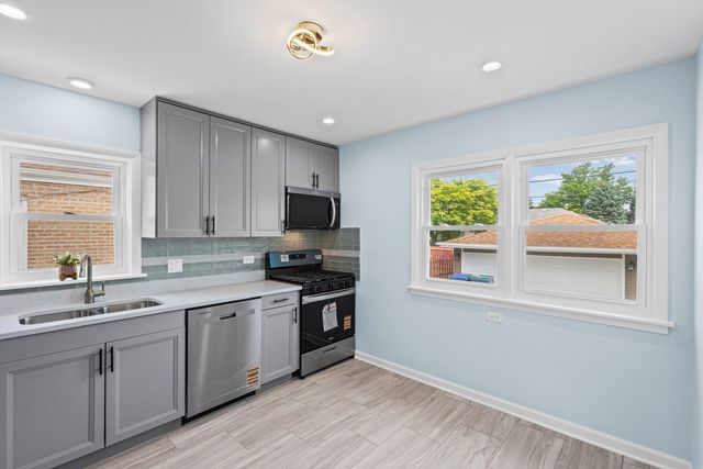 9411 S Springfield Avenue, Evergreen Park, IL 60805