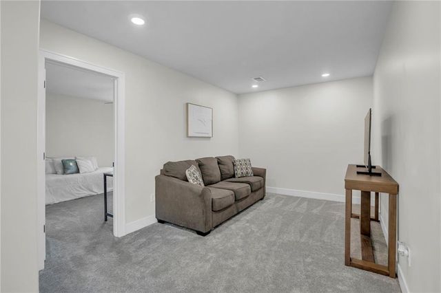 7904 N Spruce Avenue, Kansas City, MO 64119
