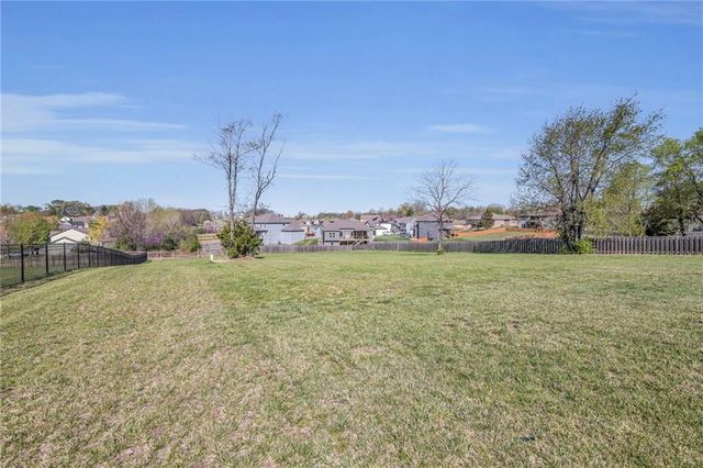 7904 N Spruce Avenue, Kansas City, MO 64119