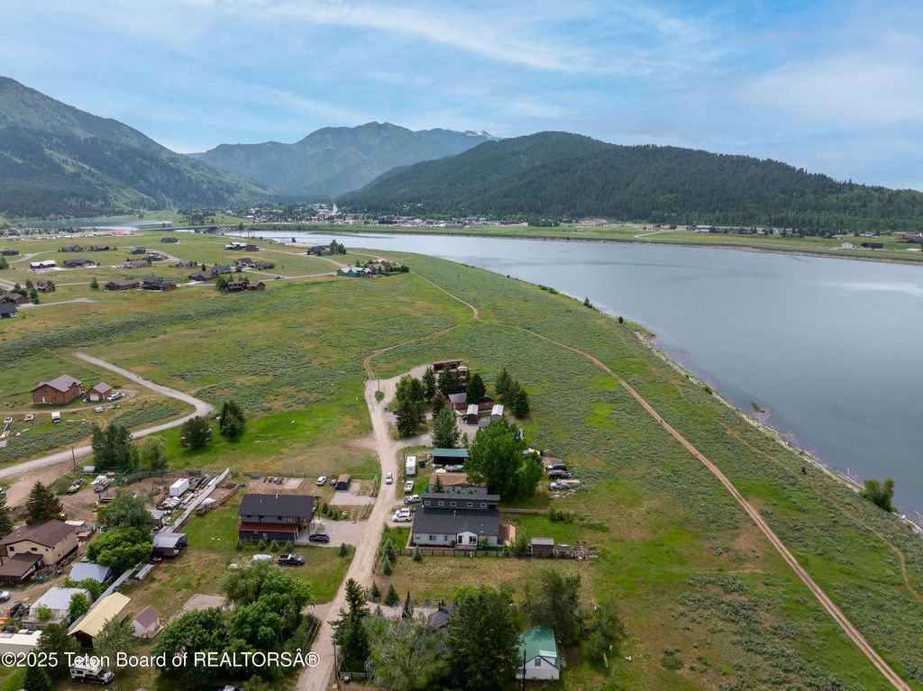 247 COTTAGE Lane, Alpine, WY 83128 photo 2