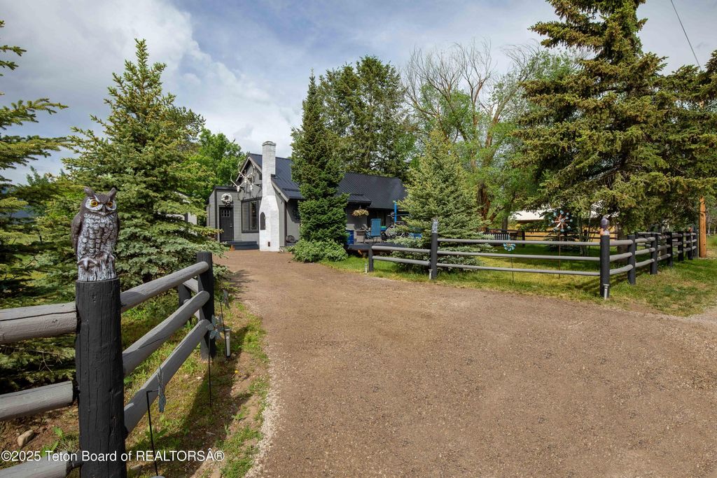 247 COTTAGE Lane, Alpine, WY 83128 photo 3