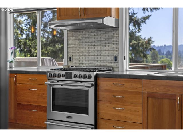 17333 Se COLINA VISTA Ave, Milwaukie, OR 97267