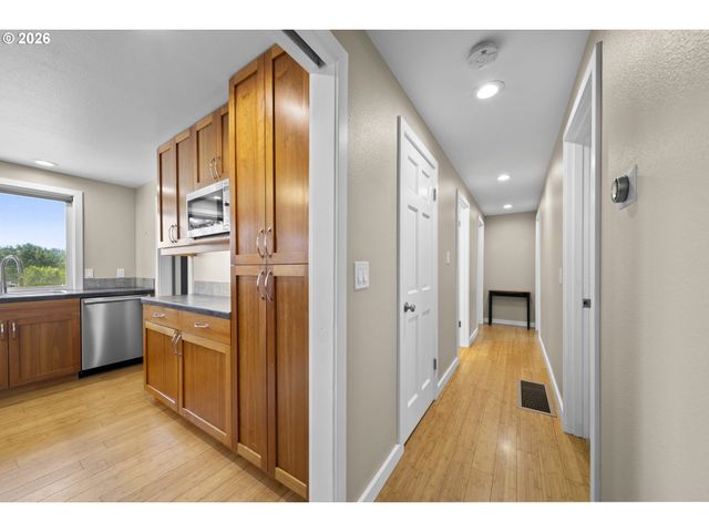 17333 Se COLINA VISTA Ave, Milwaukie, OR 97267