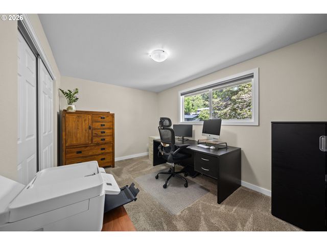 17333 Se COLINA VISTA Ave, Milwaukie, OR 97267