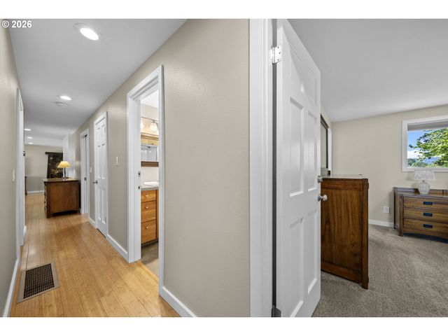 17333 Se COLINA VISTA Ave, Milwaukie, OR 97267