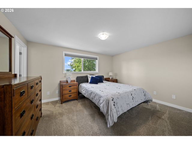17333 Se COLINA VISTA Ave, Milwaukie, OR 97267