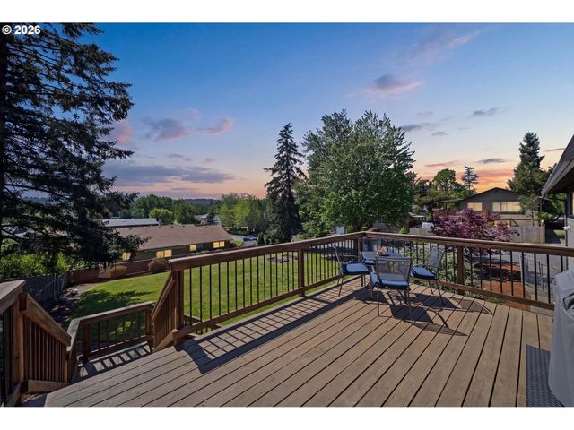 17333 Se COLINA VISTA Ave, Milwaukie, OR 97267