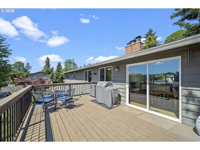 17333 Se COLINA VISTA Ave, Milwaukie, OR 97267