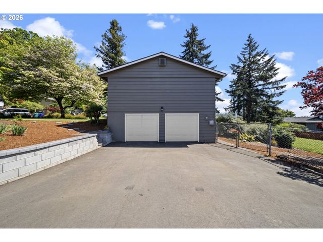 17333 Se COLINA VISTA Ave, Milwaukie, OR 97267