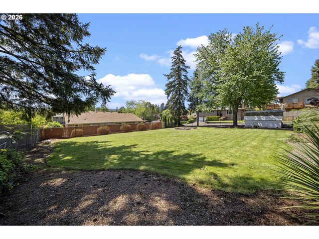 17333 Se COLINA VISTA Ave, Milwaukie, OR 97267