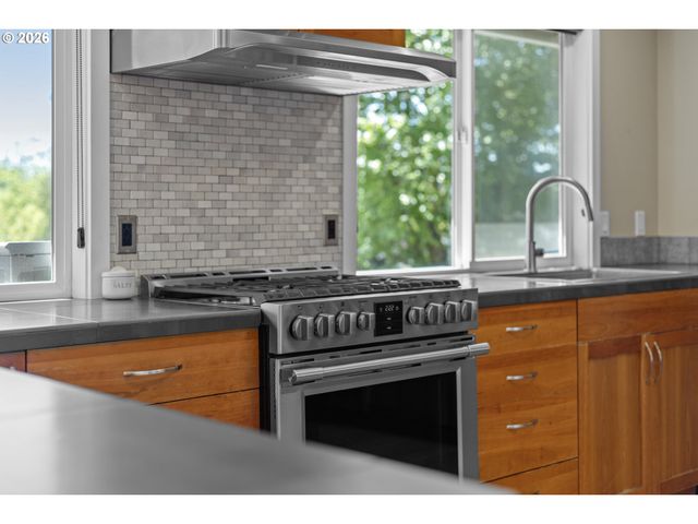 17333 Se COLINA VISTA Ave, Milwaukie, OR 97267