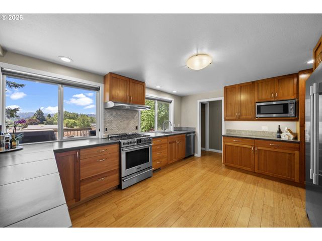17333 Se COLINA VISTA Ave, Milwaukie, OR 97267